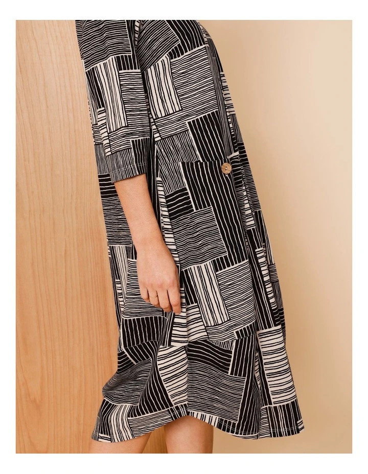 3/4 Sleeve Asymmetric Dress With Side Pockets In Black/Neutral Line Print image 3