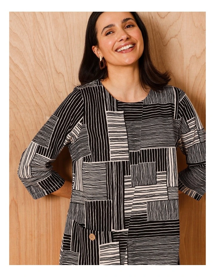 3/4 Sleeve Asymmetric Dress With Side Pockets In Black/Neutral Line Print image 4