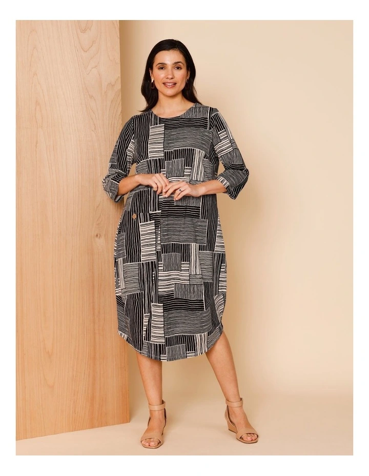 3/4 Sleeve Asymmetric Dress With Side Pockets In Black/Neutral Line Print image 5