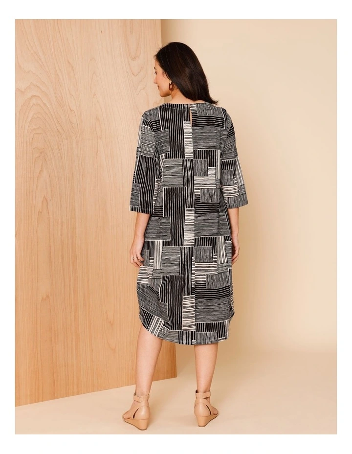 3/4 Sleeve Asymmetric Dress With Side Pockets In Black/Neutral Line Print image 6