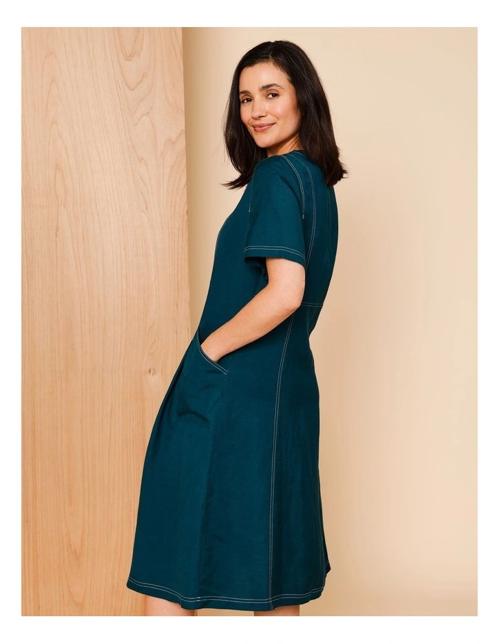 Short Sleeve Dress With Yoke And Pockets In Peacock/White Contrast Top Stitching image 4