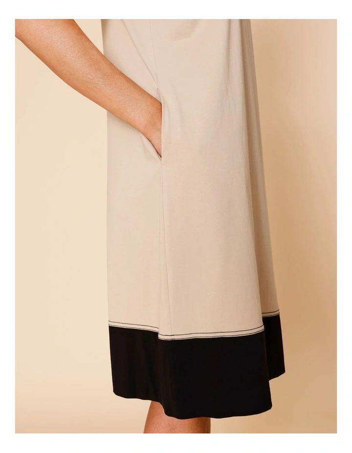 Sleeveless Knit Dress With Contrast Hem And Pockets In Neutral/Black image 4