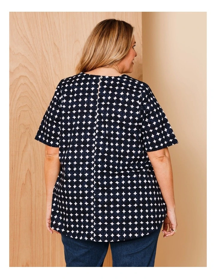 Short Sleeve V-neck Swing Hem Top With Round Pebble Print In Navy/White image 5