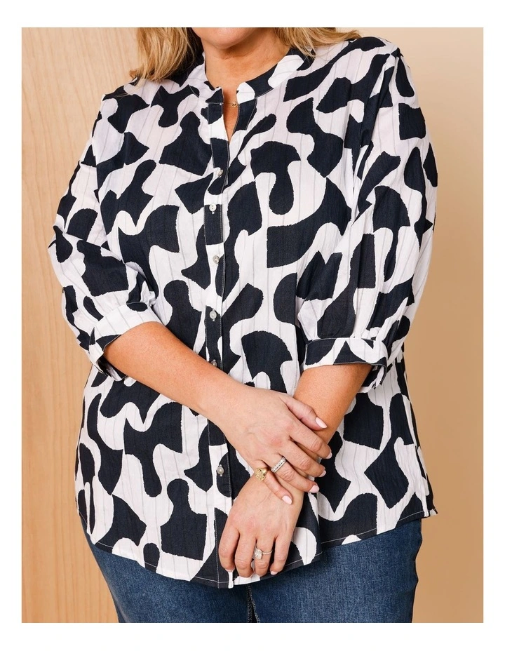 3/4 Sleeve Shirt With Split Back In Ivory/Navy Print image 3