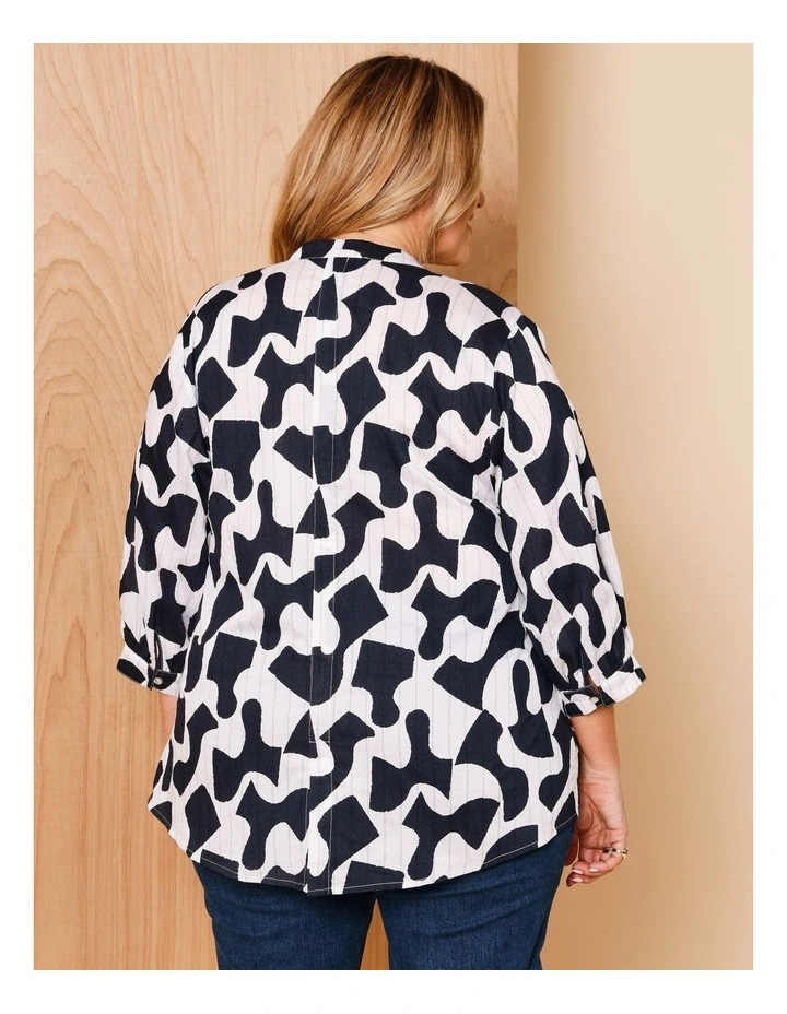 3/4 Sleeve Shirt With Split Back In Ivory/Navy Print image 4