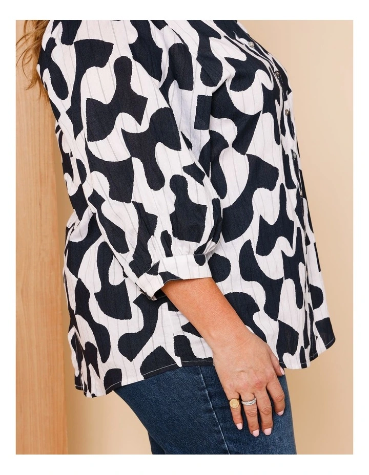 3/4 Sleeve Shirt With Split Back In Ivory/Navy Print image 5