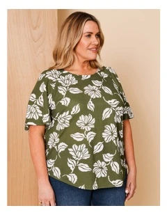 Short Raglan Sleeve Tee With Curved Hem In Avocado/White Floral