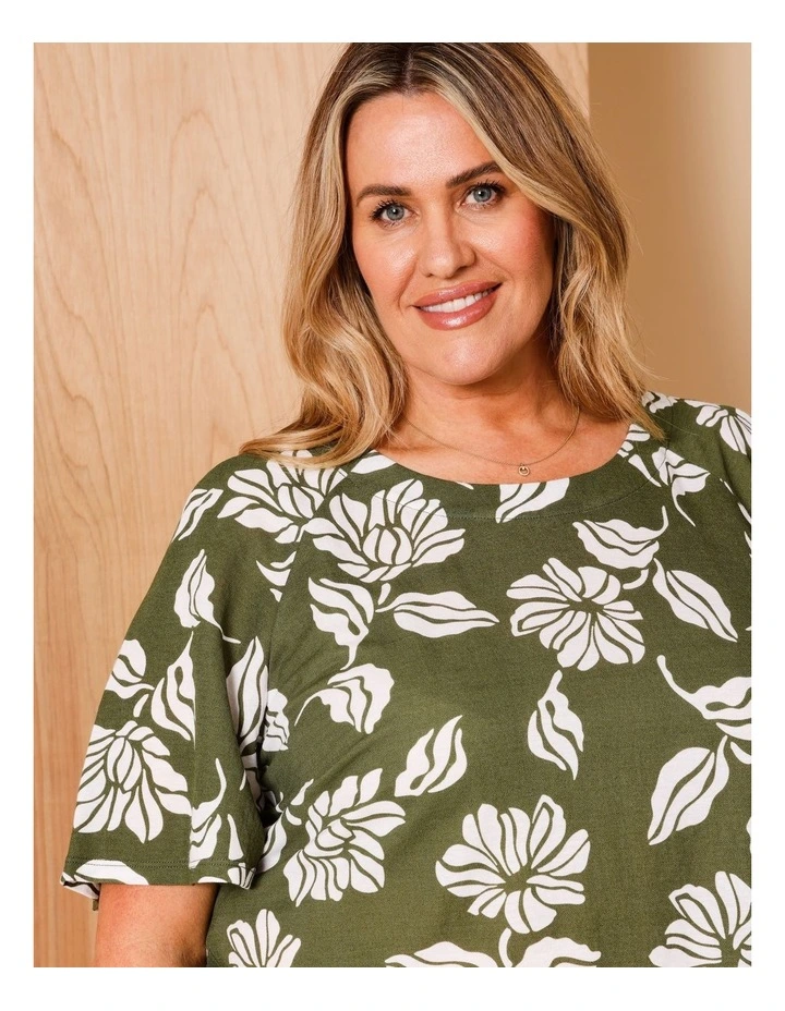 Short Raglan Sleeve Tee With Curved Hem In Avocado/White Floral image 4