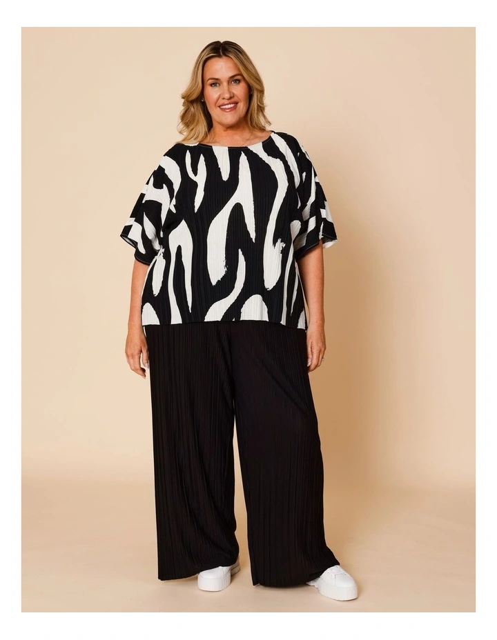 Plisse Elbow Length Sleeve Tee In Black/Ivory Print image 2