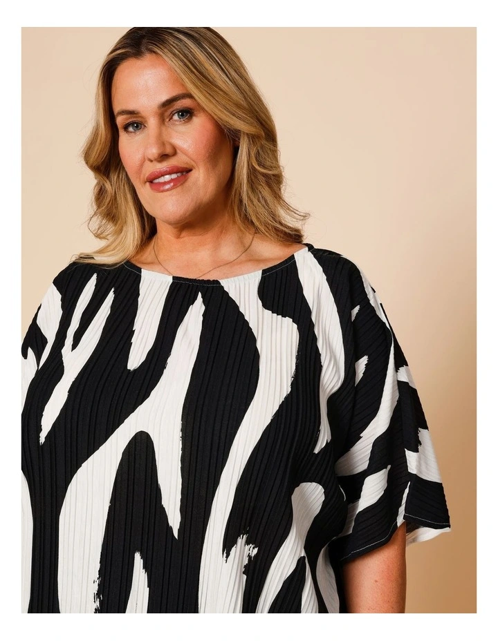 Plisse Elbow Length Sleeve Tee In Black/Ivory Print image 3