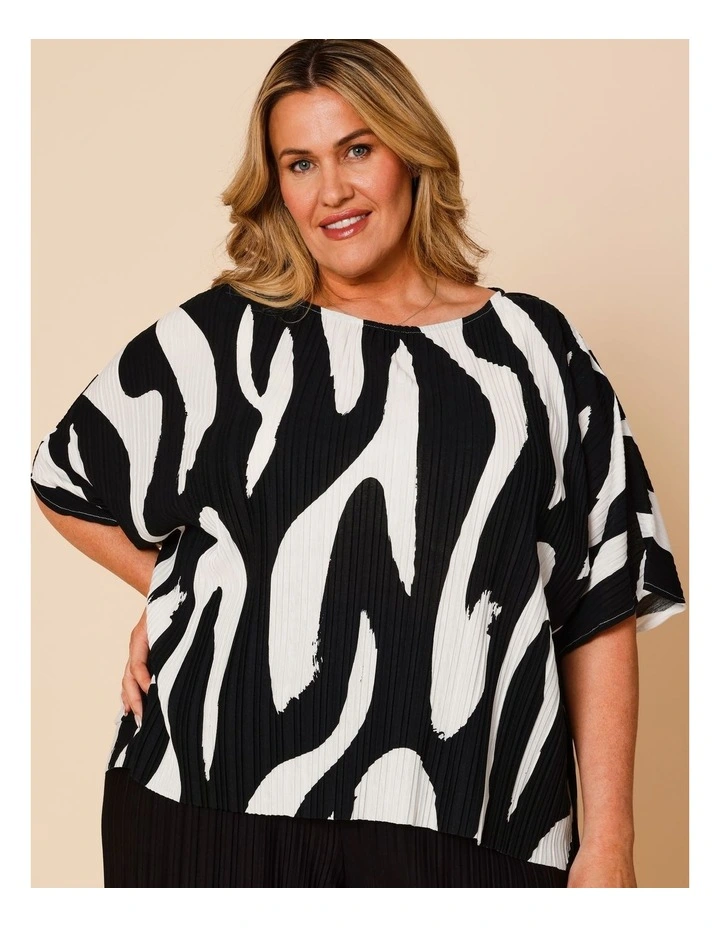 Plisse Elbow Length Sleeve Tee In Black/Ivory Print image 4