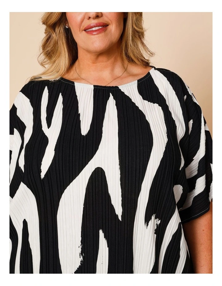 Plisse Elbow Length Sleeve Tee In Black/Ivory Print image 6