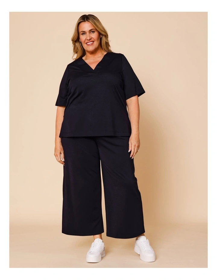 Short Sleeve V-neck Tee In Navy image 2