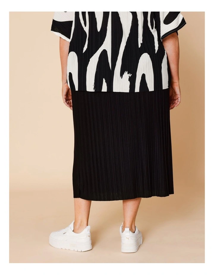 Plisse Skirt With Elastic Waist In Black image 6