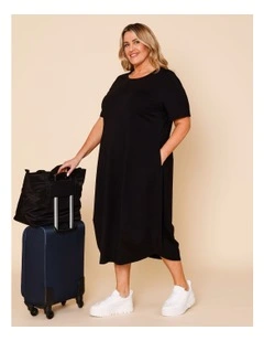 Short Sleeve Knit Dress With Darted Hem And Pockets In Black