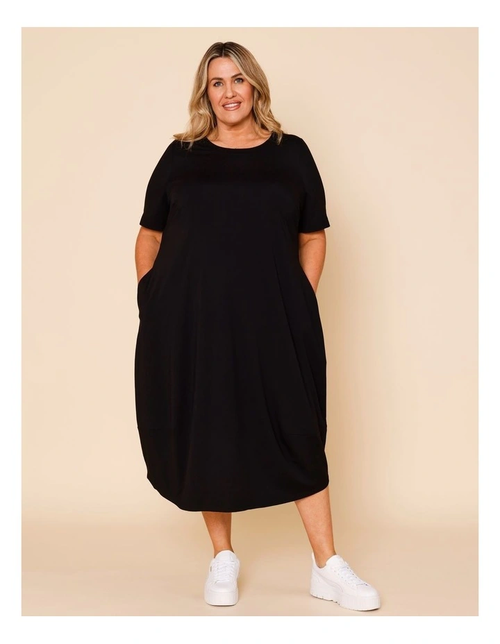Short Sleeve Knit Dress With Darted Hem And Pockets In Black image 3