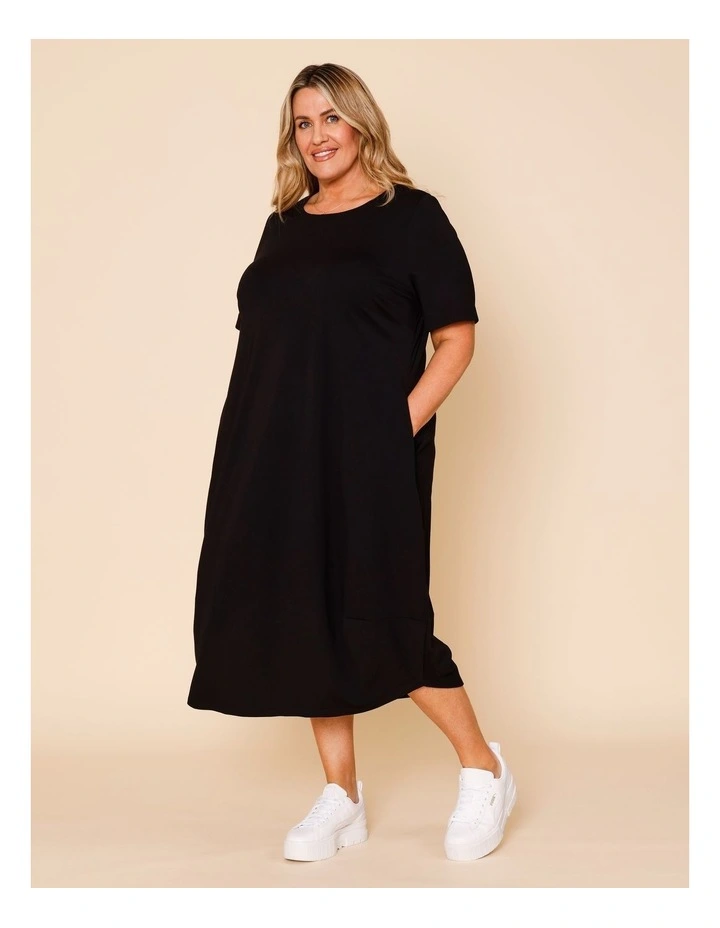 Short Sleeve Knit Dress With Darted Hem And Pockets In Black image 4