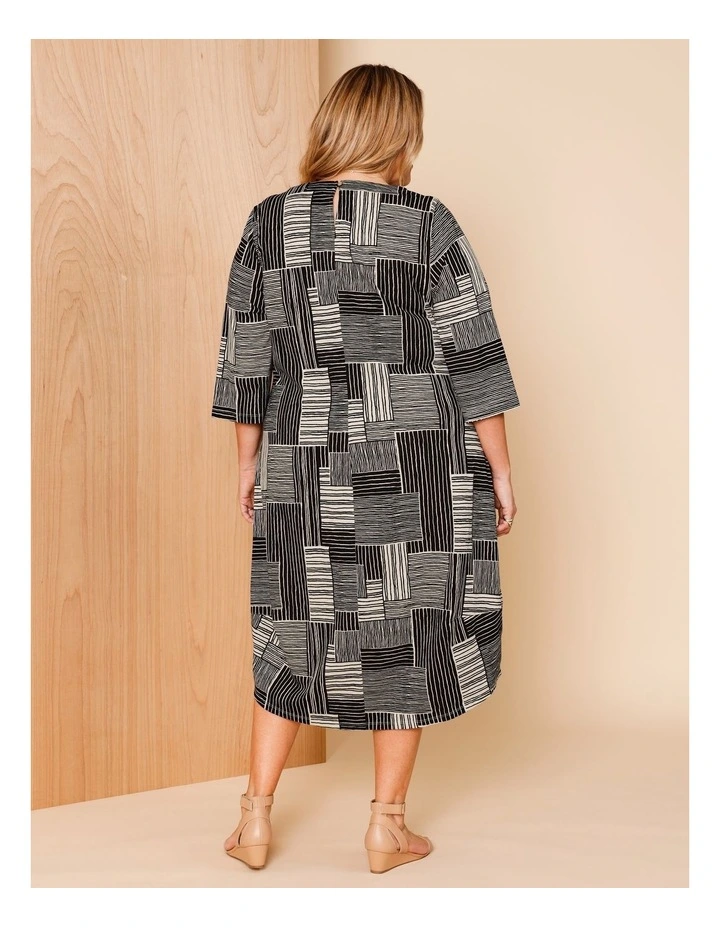 3/4 Sleeve Asymmetric Dress With Side Pockets in Black/Neutral Line Print image 5
