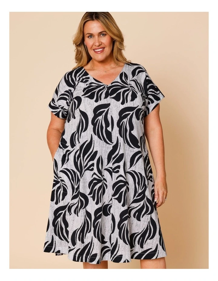 Spliced Extended Short Sleeve Knit Dress With Pockets In Black And White Spot Leaf Print image 3
