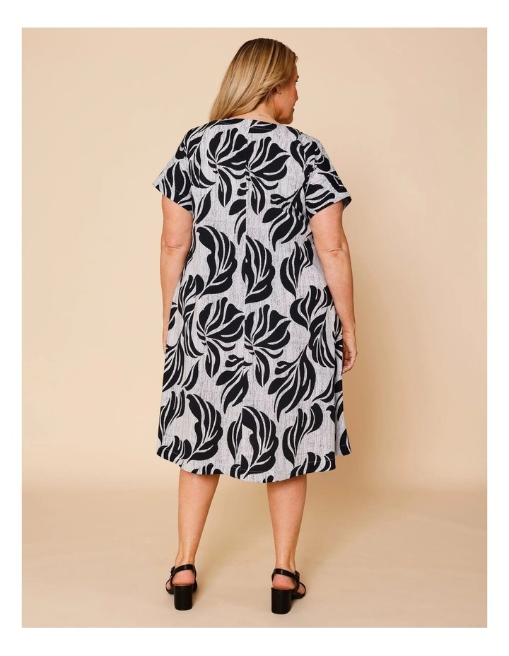 Spliced Extended Short Sleeve Knit Dress With Pockets In Black And White Spot Leaf Print image 5