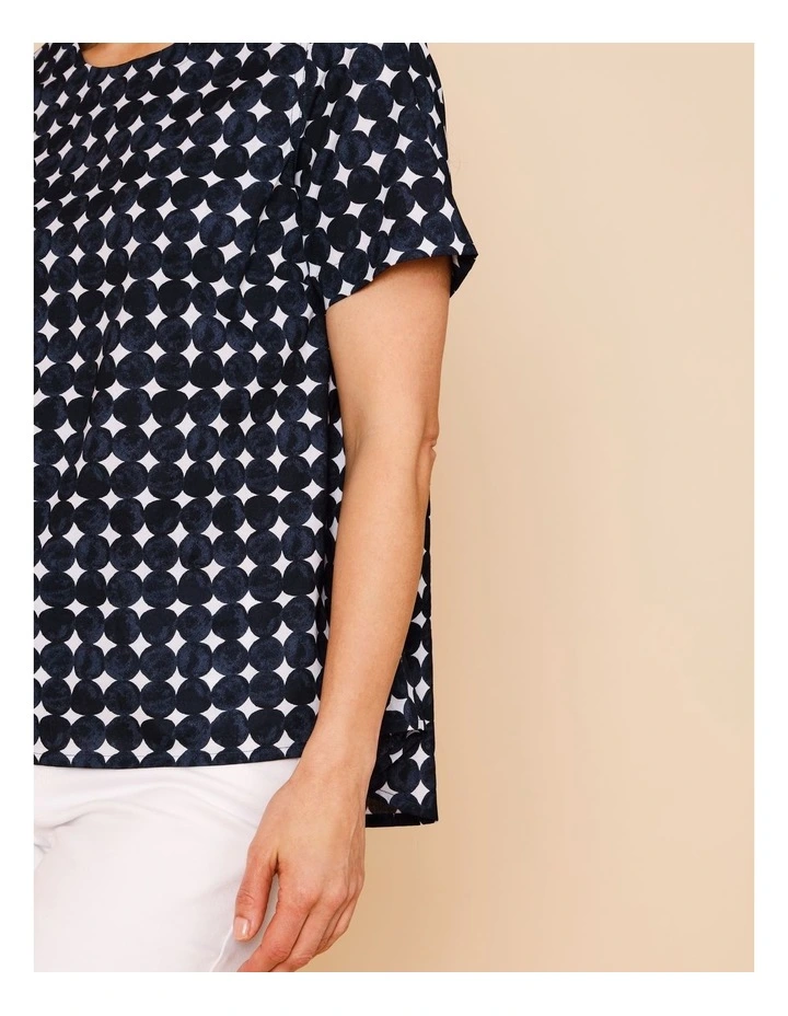 Short Sleeve Swing Hem Top With Round Pebble Print In Navy/White image 4
