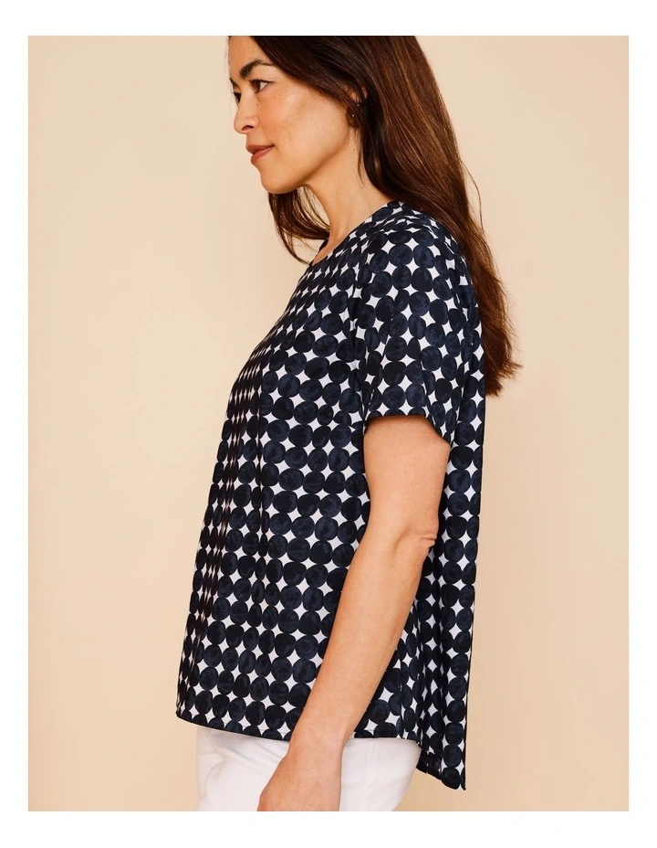 Short Sleeve Swing Hem Top With Round Pebble Print In Navy/White image 5