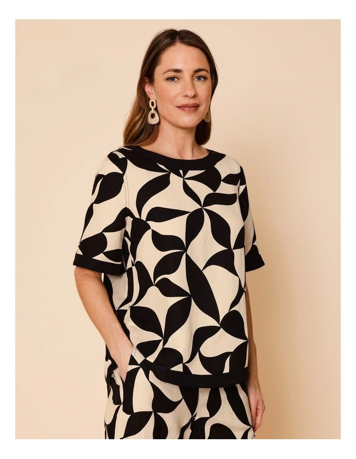 Short Sleeve Curved Hem Top In Neutral/Black Leaf Print With Black Contrasts image 1