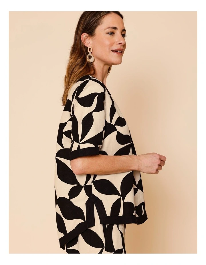 Short Sleeve Curved Hem Top In Neutral/Black Leaf Print With Black Contrasts image 3