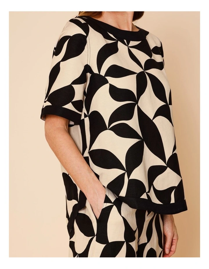 Short Sleeve Curved Hem Top In Neutral/Black Leaf Print With Black Contrasts image 4