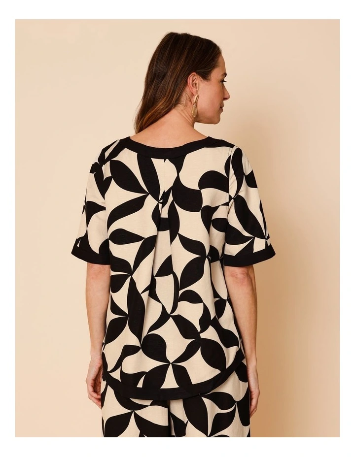 Short Sleeve Curved Hem Top In Neutral/Black Leaf Print With Black Contrasts image 5