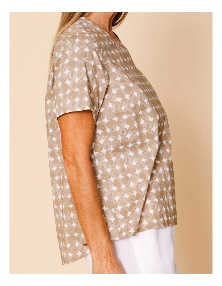 Short Sleeve Swing Hem Top With Round Pebble Print In Stone/White image 4