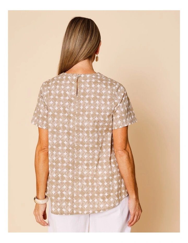 Short Sleeve Swing Hem Top With Round Pebble Print In Stone/White image 5