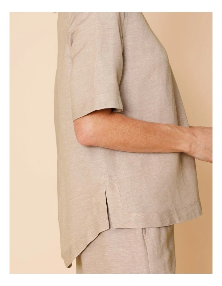 Short Sleeve Curved Hem Top In Oatmeal Crossdye With Contrast Top Stitch image 4