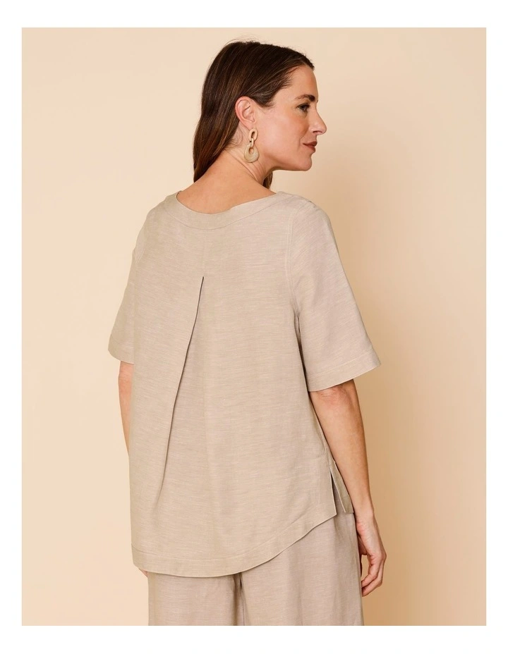 Short Sleeve Curved Hem Top In Oatmeal Crossdye With Contrast Top Stitch image 5