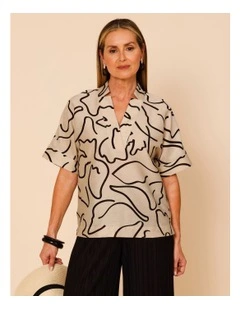 V Neck Short Sleeve Top In Neutral/Black Abstract Squiggle