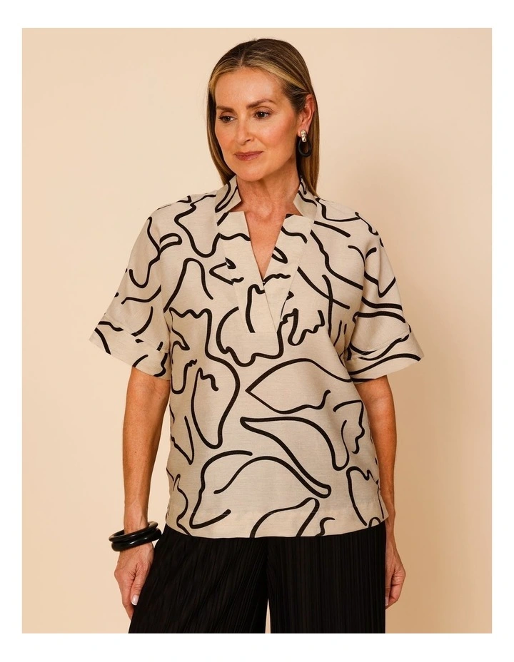 V Neck Short Sleeve Top In Neutral/Black Abstract Squiggle image 3