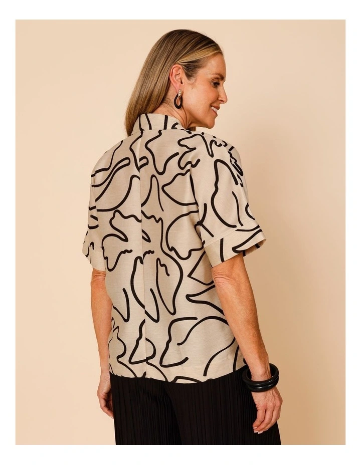 V Neck Short Sleeve Top In Neutral/Black Abstract Squiggle image 5