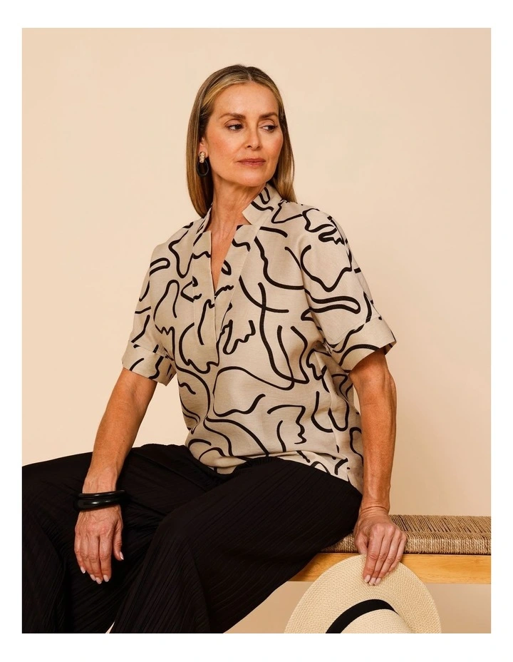 V Neck Short Sleeve Top In Neutral/Black Abstract Squiggle image 6