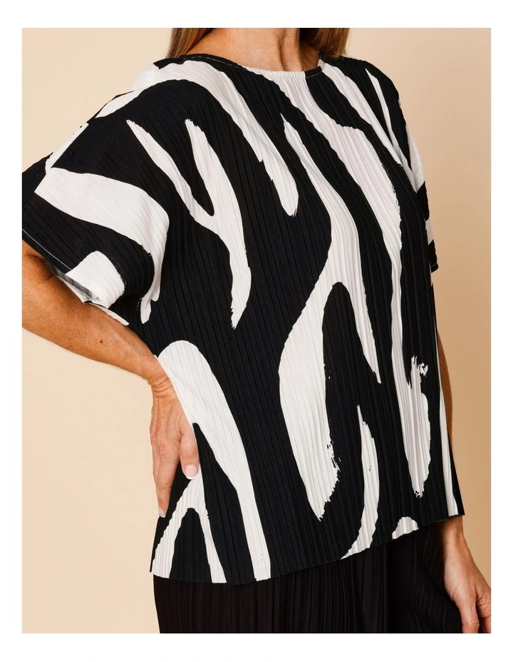 Plisse Elbow Length Sleeve Tee In Black/Ivory Print image 4