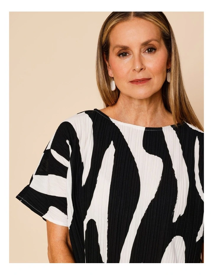 Plisse Elbow Length Sleeve Tee In Black/Ivory Print image 5