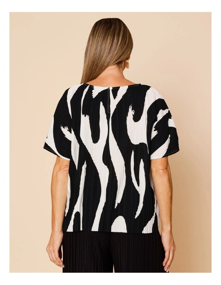 Plisse Elbow Length Sleeve Tee In Black/Ivory Print image 6