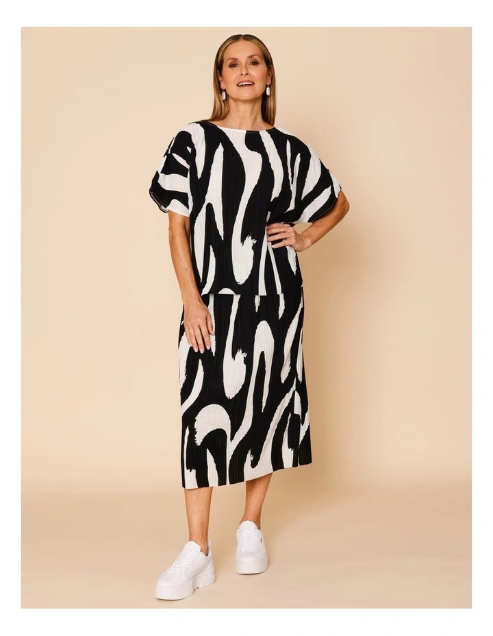 Plisse Elbow Length Sleeve Tee In Black/Ivory Print image 7