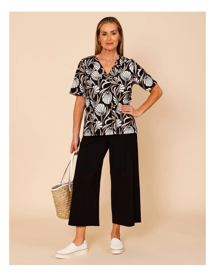 Short Sleeve V-neck Tee In Black/Neutrals image 2