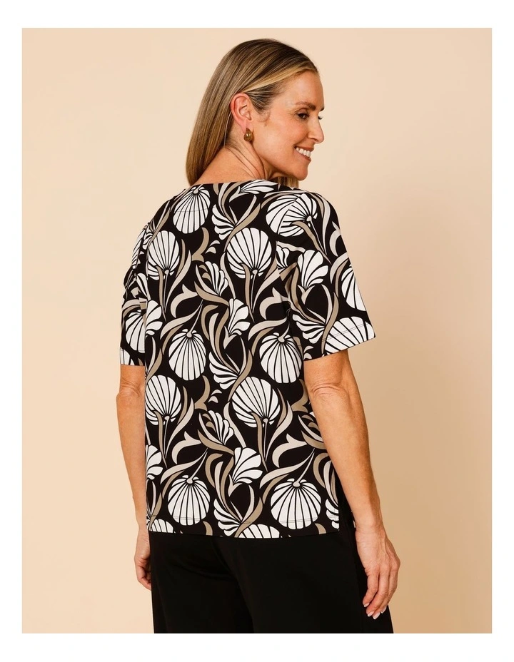 Short Sleeve V-neck Tee In Black/Neutrals image 6