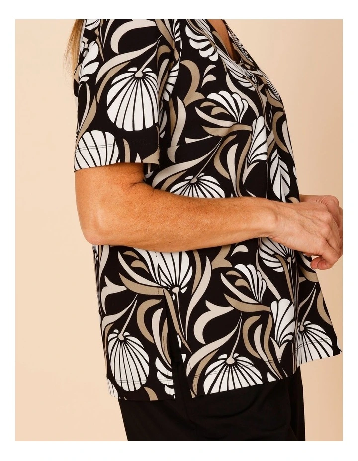 Short Sleeve V-neck Tee In Black/Neutrals image 7