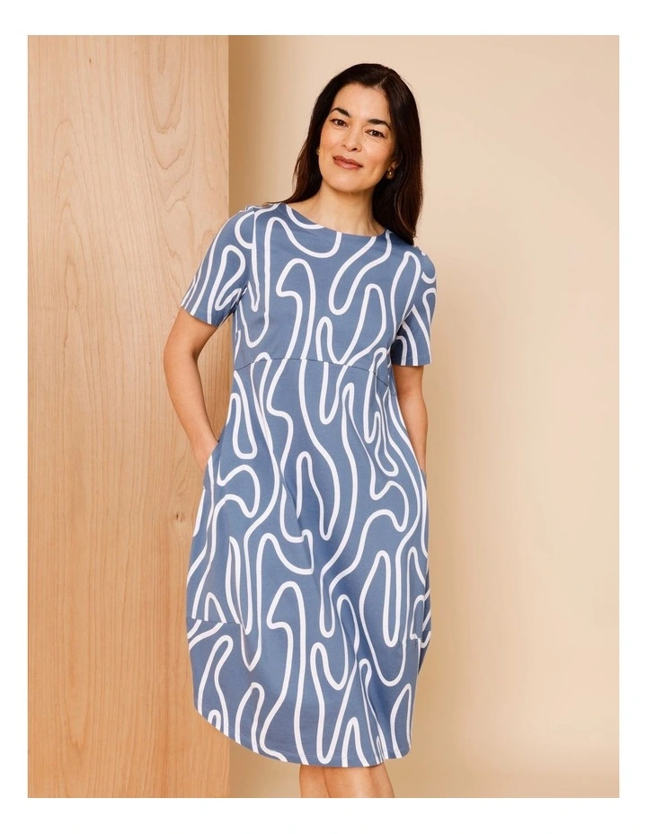 Short Sleeve Knit Dress With Darted Hem And Pockets In Denim/White Abstract Line image 2