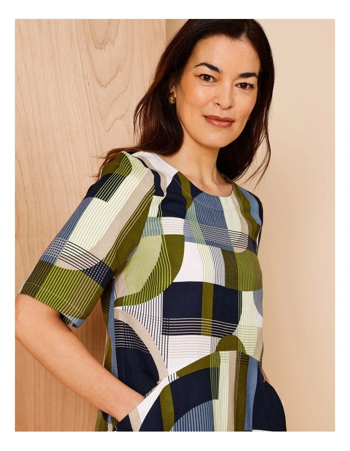 Short Sleeve Dress With Curved Waist And Pockets In Navy/Ivory/Avocado Geo image 5