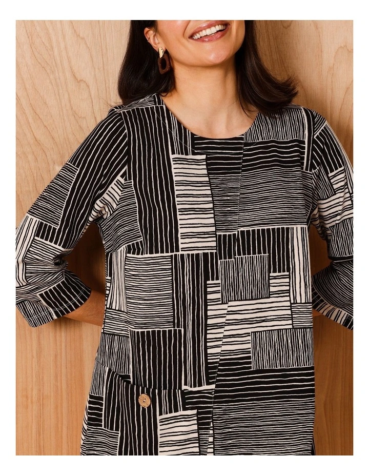 3/4 Sleeve Asymmetric Dress With Side Pockets In Black/Neutral Line Print image 4
