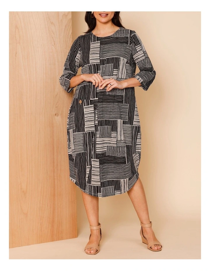 3/4 Sleeve Asymmetric Dress With Side Pockets In Black/Neutral Line Print image 5
