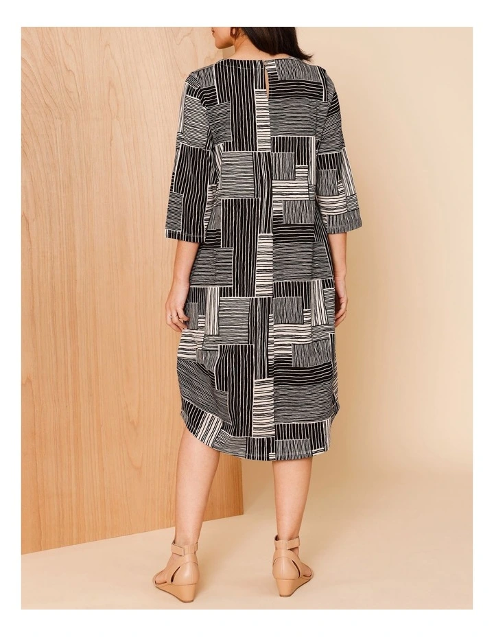 3/4 Sleeve Asymmetric Dress With Side Pockets In Black/Neutral Line Print image 6
